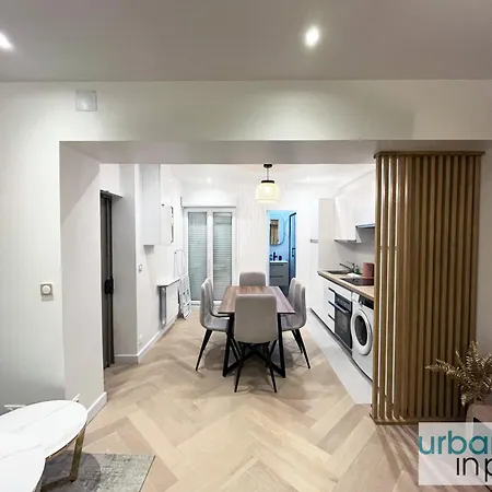 Urban Flat 178 - Cosy Chic 2 Bedroom Flat In